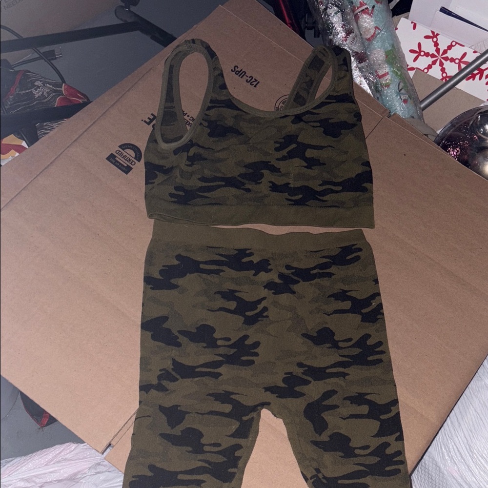 Camo Print Sports Bra and Leggings Set